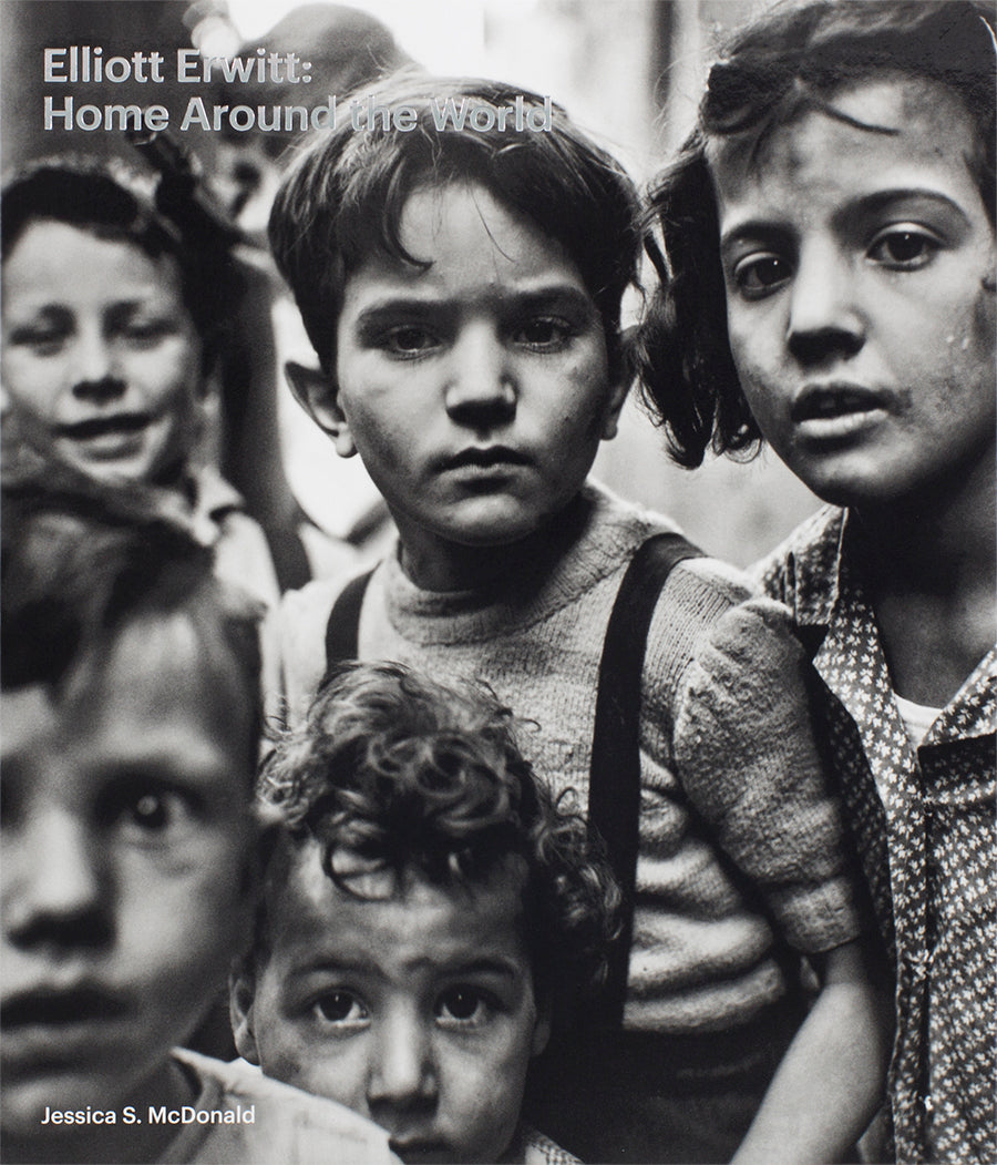 洋書 Elliott Erwitt  Around the World Elliott Erwitt: Home Around the World