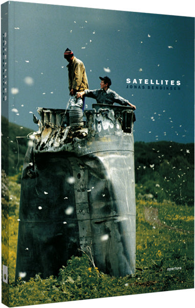 流*山様 SATELLITES Jonas Bendiksen Jonas Bendiksen: Satellites